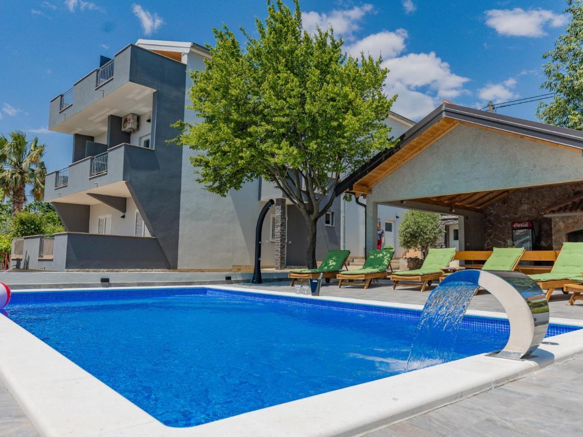Apartment Maja - SRD420 Maslenica Exterior foto